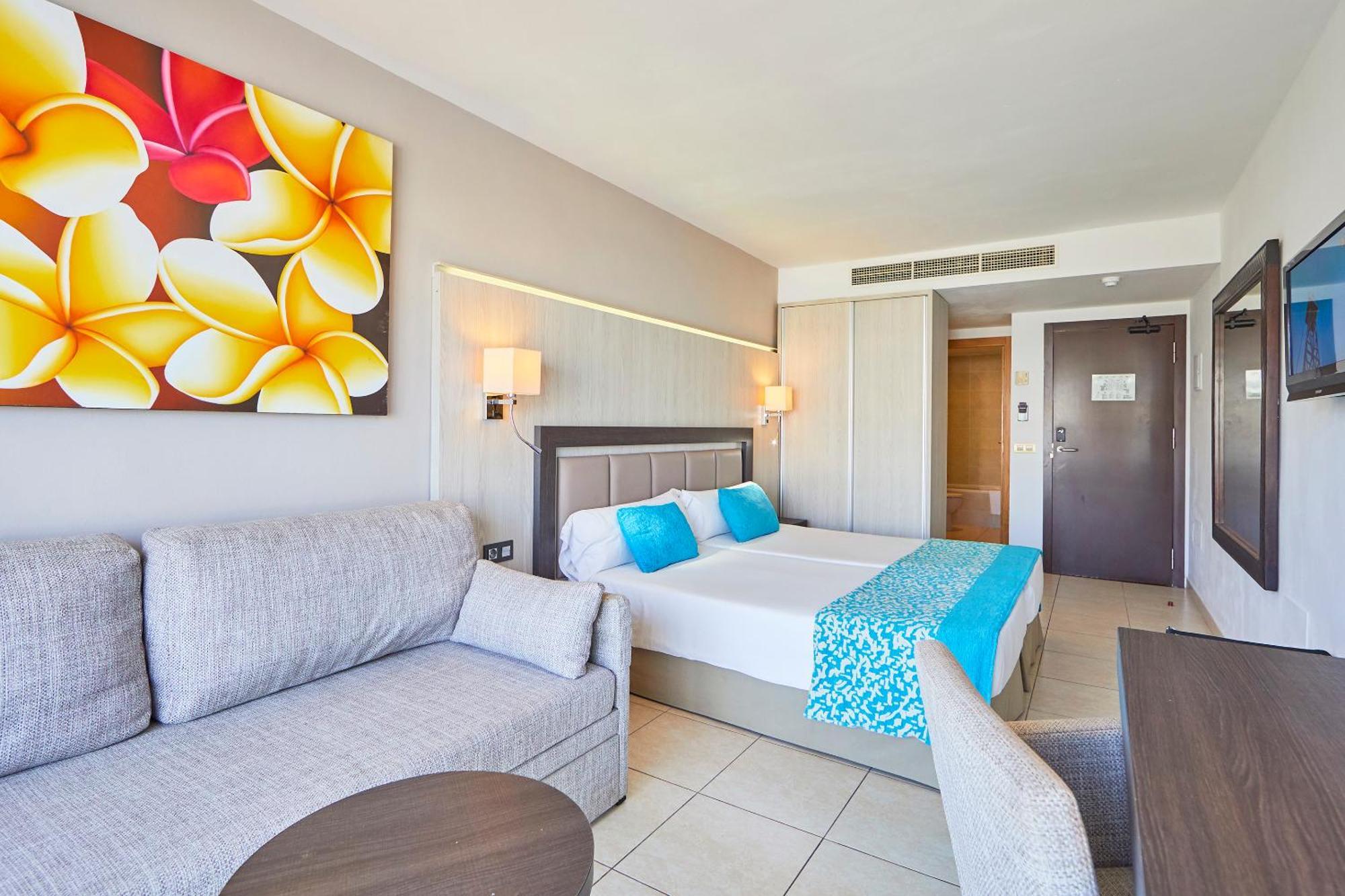 Fergus Style Bahamas (Adults Only) Ξενοδοχείο Playa d'en Bossa Εξωτερικό φωτογραφία